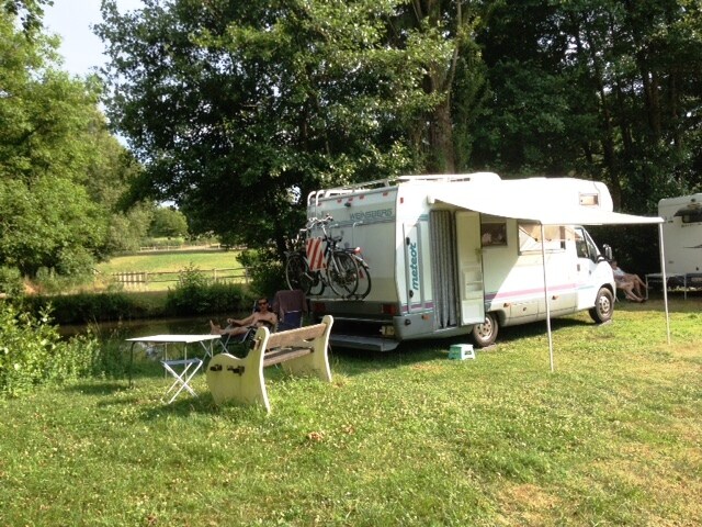 Camping in der grünen Vulkanlandschaft der Auvergne