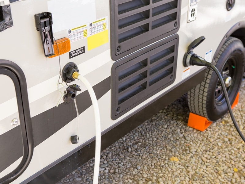 Wassertank eines Wohnmobils befüllen