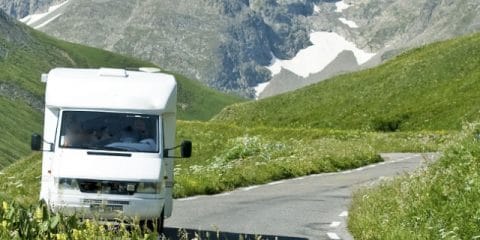 Autofahren in den Bergen: Was es zu beachten gibt