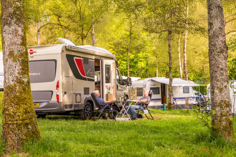 Stellplätze im Grünen auf Ardennen Camping Bertrix – familienfreundlicher Terrassencampingplatz mitten in der Natur