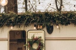 Weihnachtlicher Wohnwagen