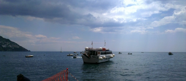 Boot auf dem Rückweg von Positano nach Salerno – Rückfahrt entlang der Amalfiküste
