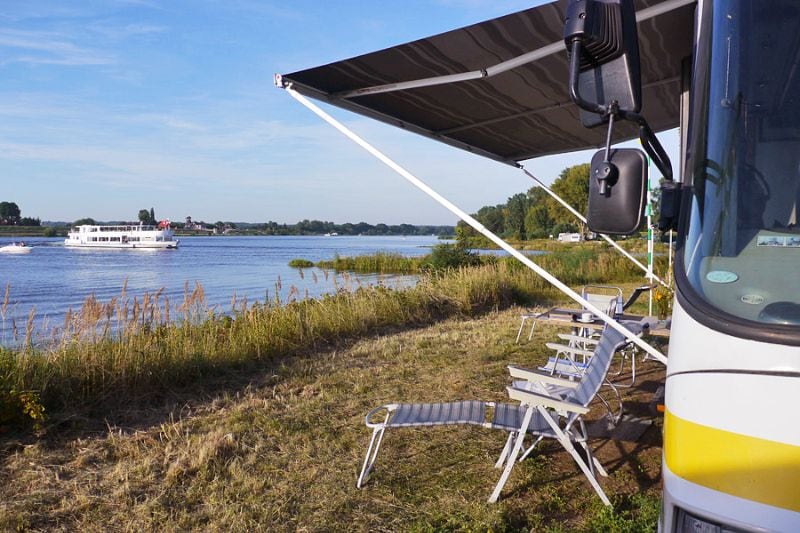 Romantisch campen am Stover Strand bei Hamburg