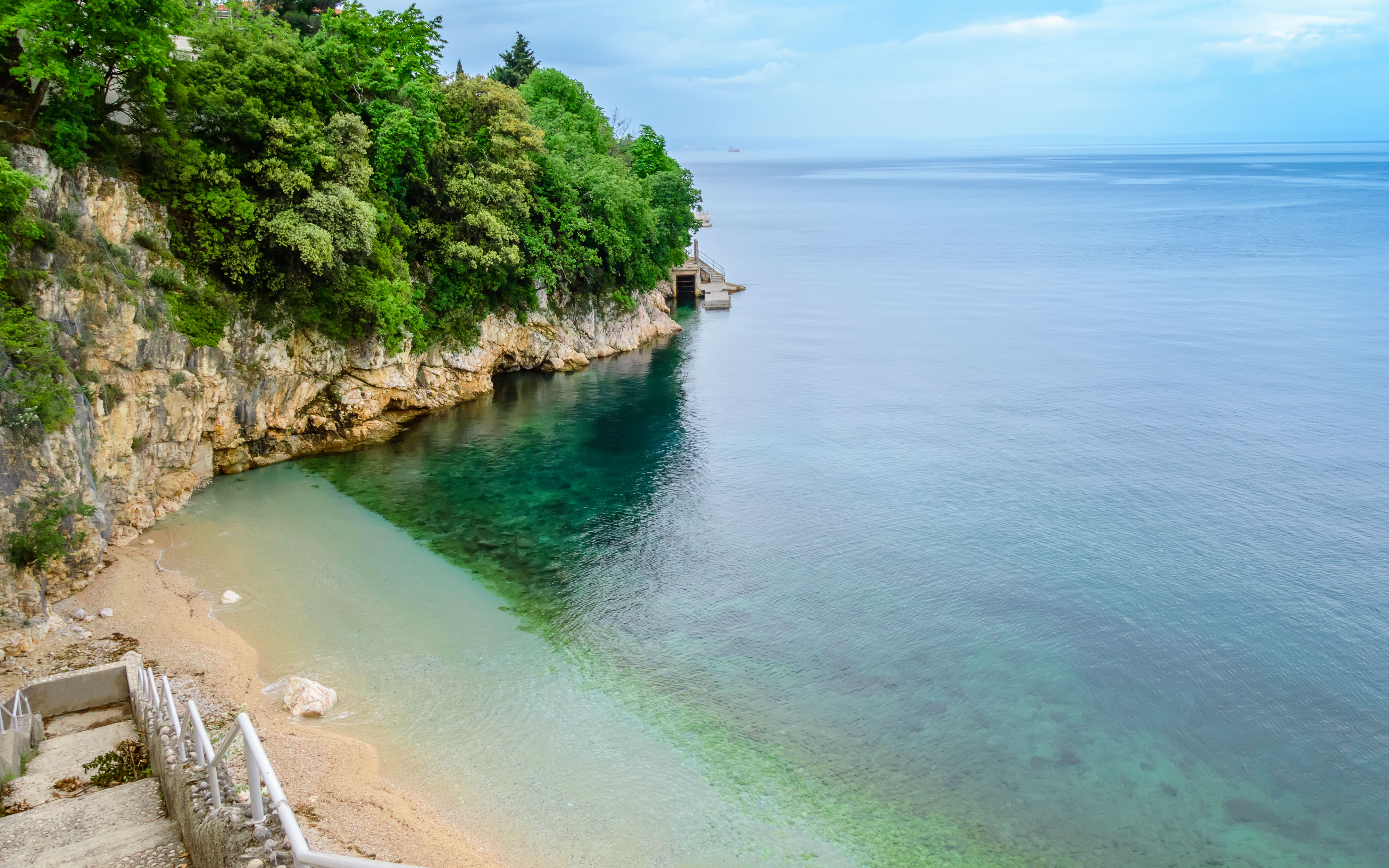 Het Sablicevo-strand bij Rijeka Het Sablicevo-strand bij Rijeka