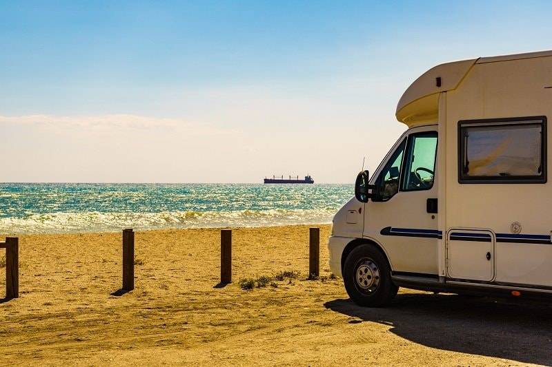 Wohnwagen am Meer