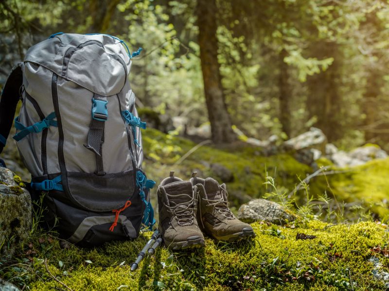 Wanderrucksack und -schuhe