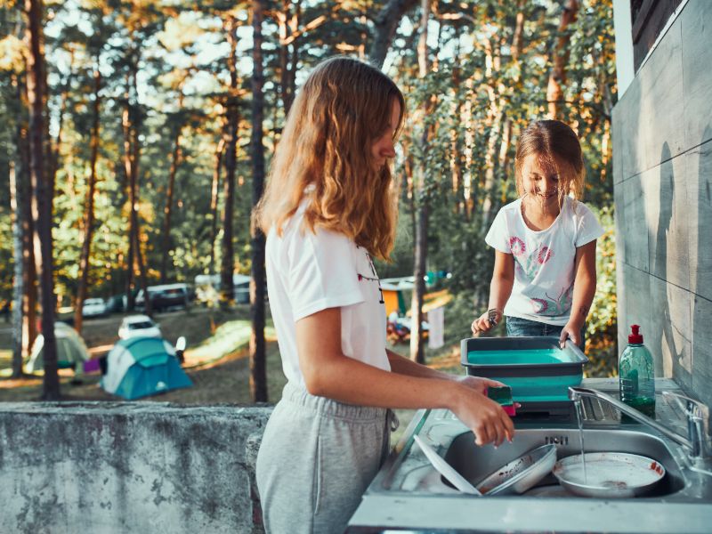 Abwaschen beim Camping Abwaschen beim Camping