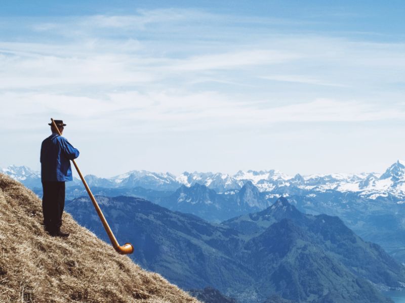 Campen in der Schweiz: Alphorn