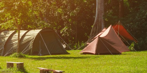 Zelten auf dem Campingplatz: 7 Tipps für die Auswahl Ihres Zeltplatzes