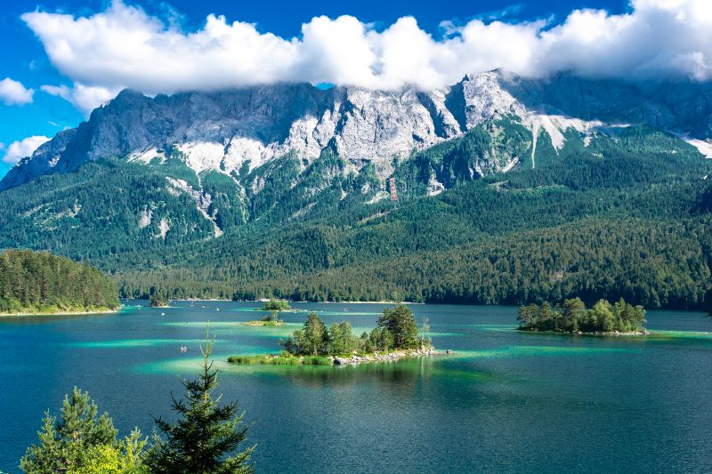 Eibsee vor der Zugspitze – deutsche Karibik in Bayern mit türkisblauem Wasser