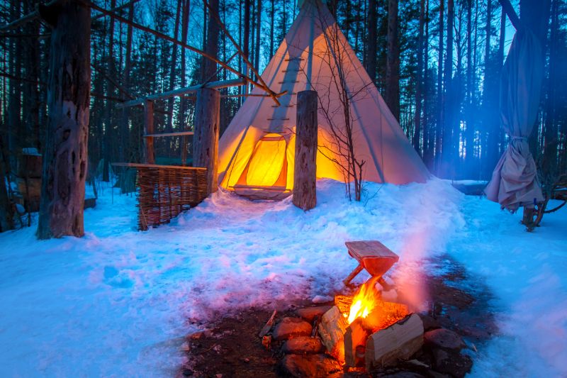 Eine Unterkunft fürs Wintercamping: Außergewöhnliches Tipizelt oder Mobilheim mit allen Annehmlichkeiten?