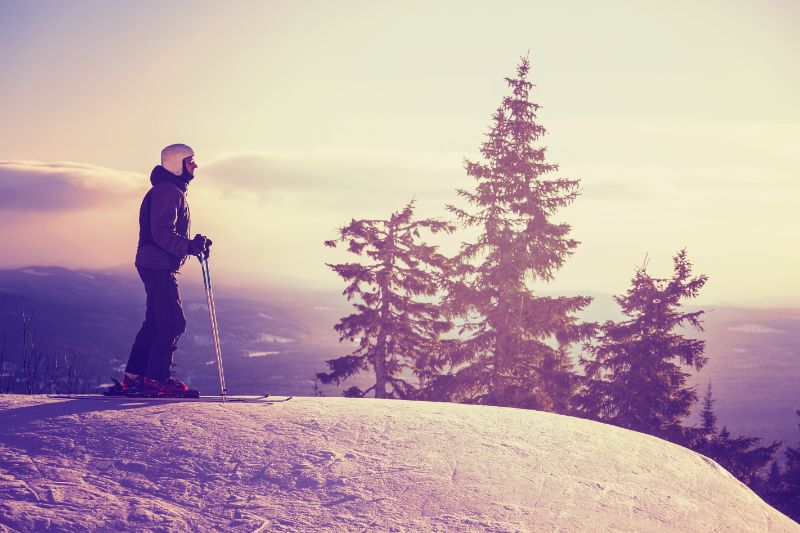 Auch der klassische Wintersport gehört für viele zum Wintercamping dazu.