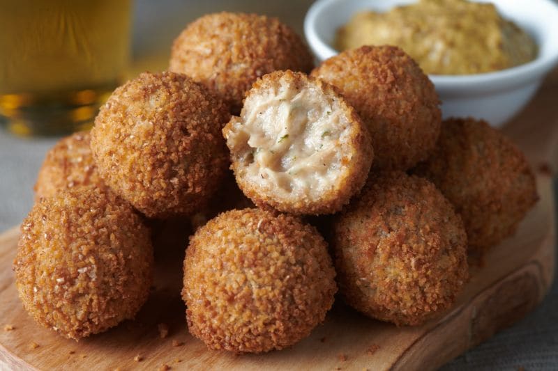 Bitterballen mit Sauce