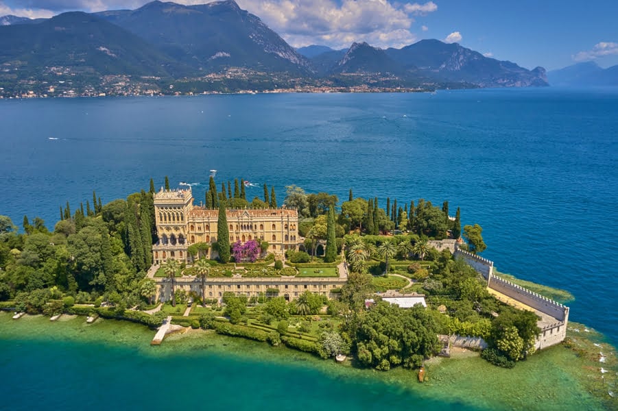 Blick auf Isola del Garda, die größte Insel im Gardasee