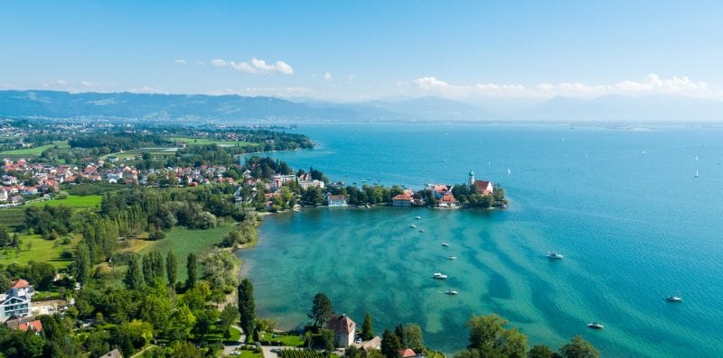 Lindau am Bodensee – Urlaubsziel in Deutschland: Historische Altstadt mit Blick auf den Bodensee