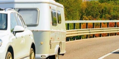 Tempolimits für Wohnwagen und Gespanne in Europa
