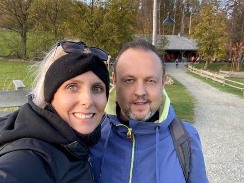 Ricarda und Lars in einem Park