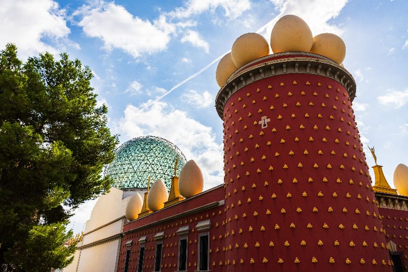 Das Theater-Museum Dalí in Figueres ist das größte surrealistische Objekt der Welt