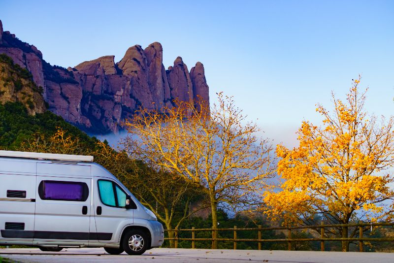 Camper im Montserrat Gebirge bei Barcelona