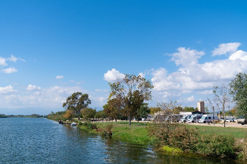 Stellplätze mit Blick auf den Ebro