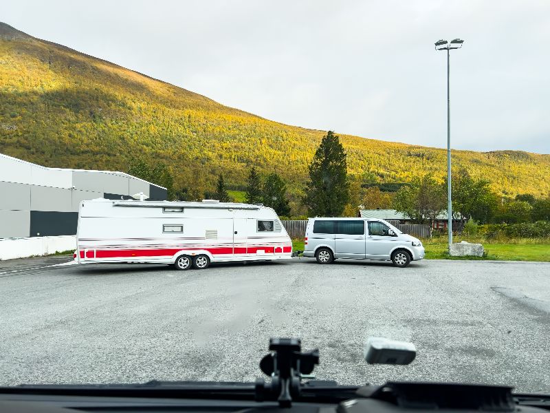 Auf vielen Rastplätzen wird es eng: Für Wohnmobile und lange Gespanne gibt es oft kaum geeignete Parkplätze.