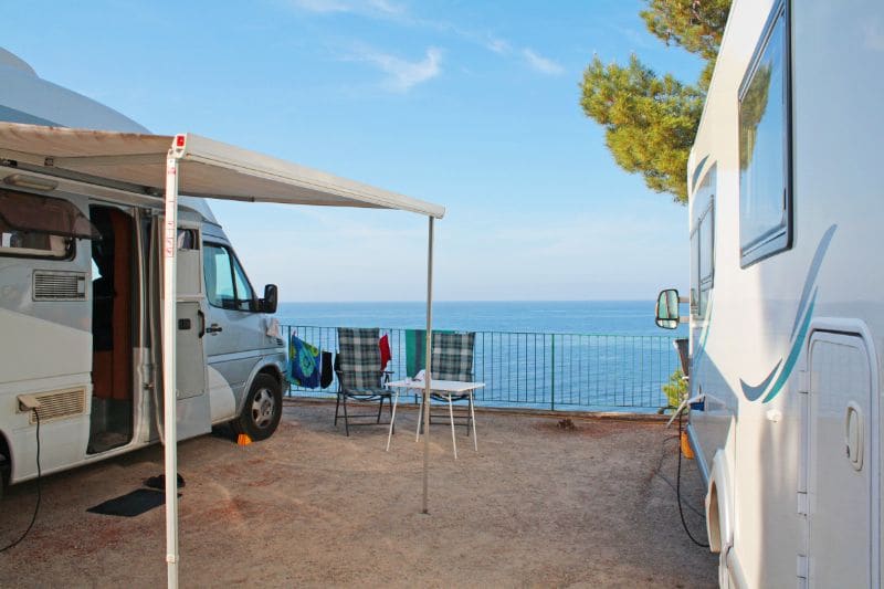 Wohnmobil-Stellplatz direkt am Meer auf dem Campingplatz Camping Village Rais Gerbi in Sizilien, Italien