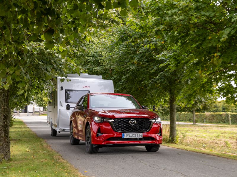 Das Gespann aus Mazda CX-60 und LMC Style 400 F.