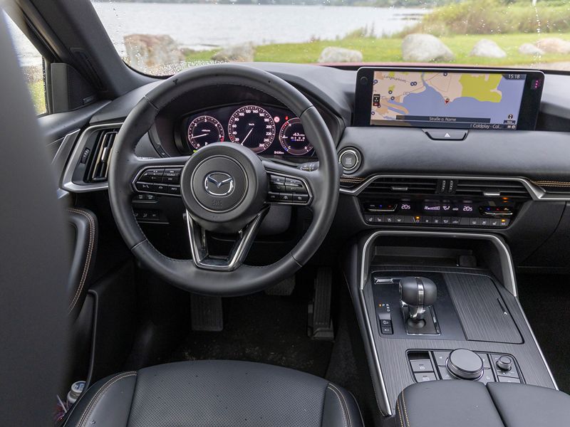 Ansicht des Infotainment und Navigationssystem. Dieses lässt sich leicht mit dem Drehknopf bedienen.