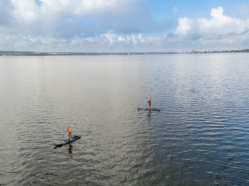 Ricarda und Lars paddeln vom Horsens City Camping hinaus auf den Horsens Fjord