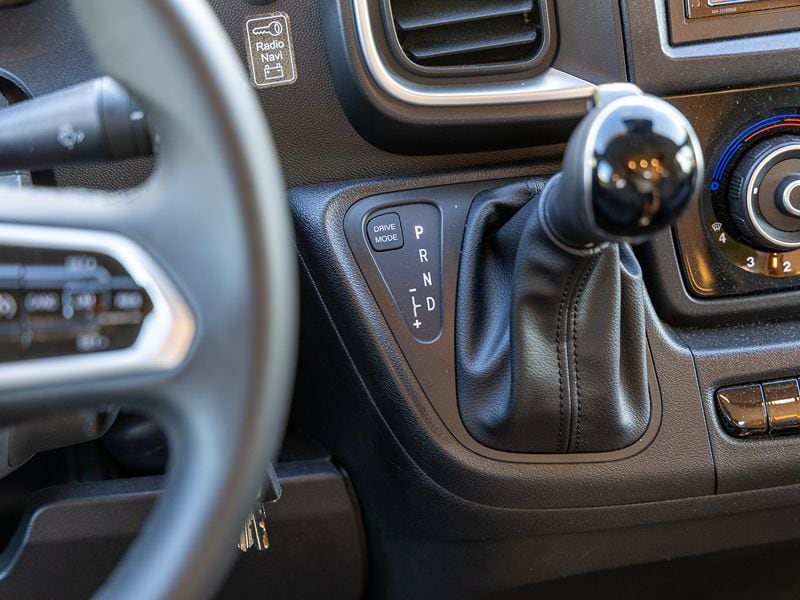 Automatik-Getriebe des Bürstner in Nahaufnahme