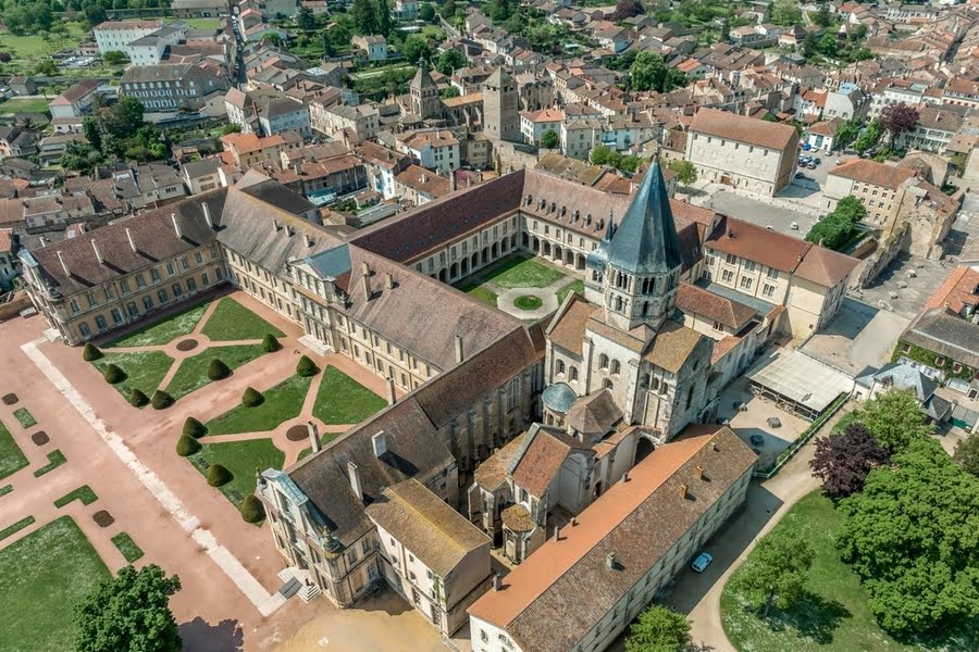 Luftaufnahme der Abtei von Cluny
